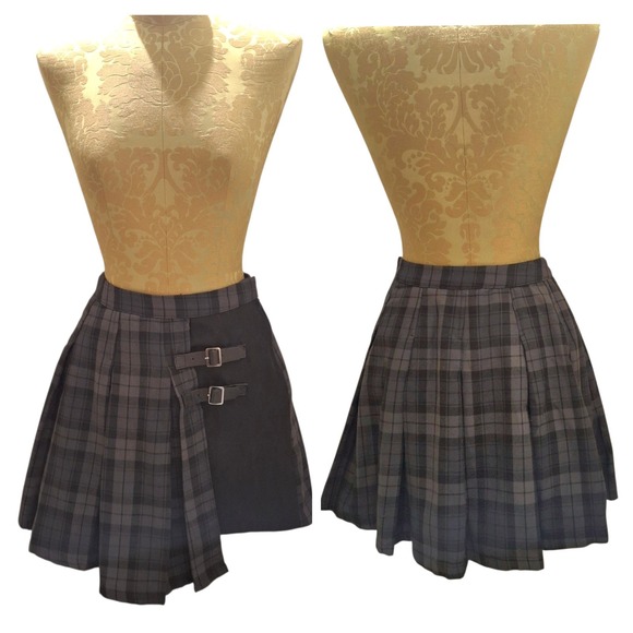 Hot Topic Dresses & Skirts - Hot Topic Plaid Goth Punk Rock Metal Mini 90s Y2K Skirt Women's Size XS